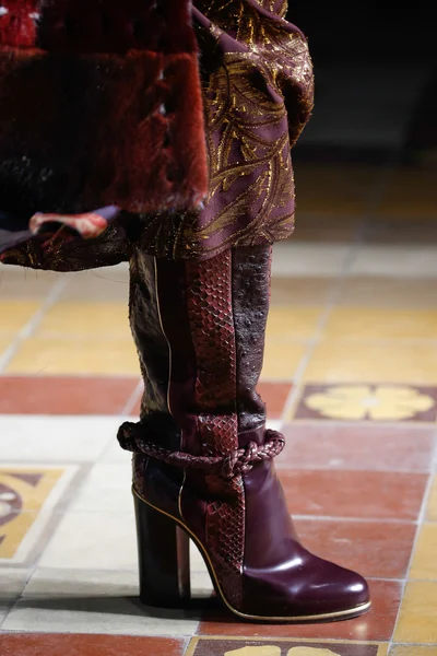 Look 80